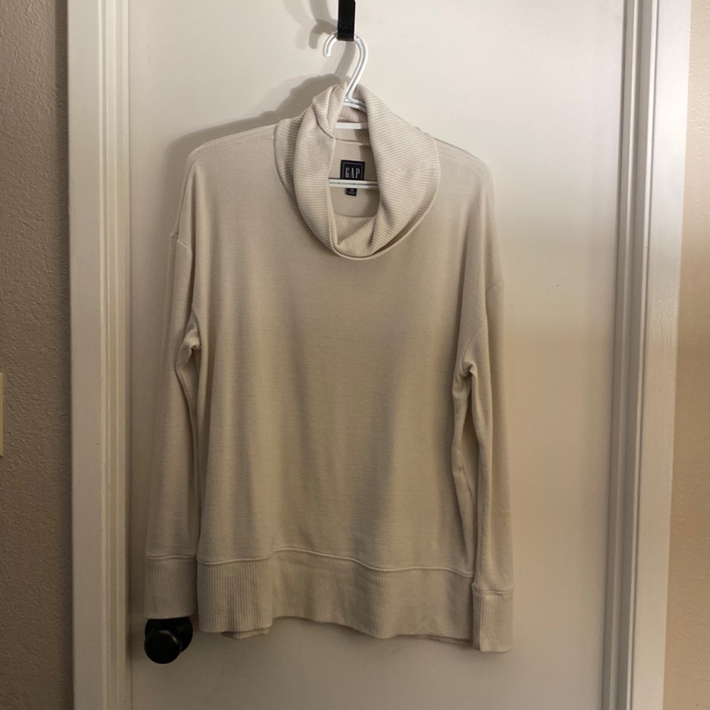 CRÈME GAP TURTLENECK SWEATER